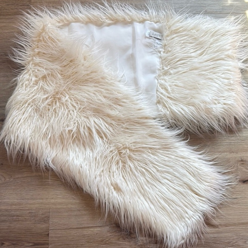 LOFT Cream Beige White Faux Fur Scarf WORN ONCE - Picture 1 of 6